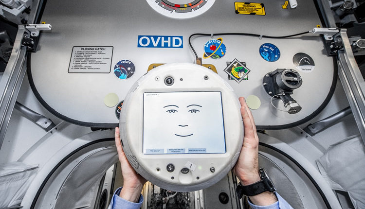 CIMON, the astronaut with Artificial Intelligence, returns to space